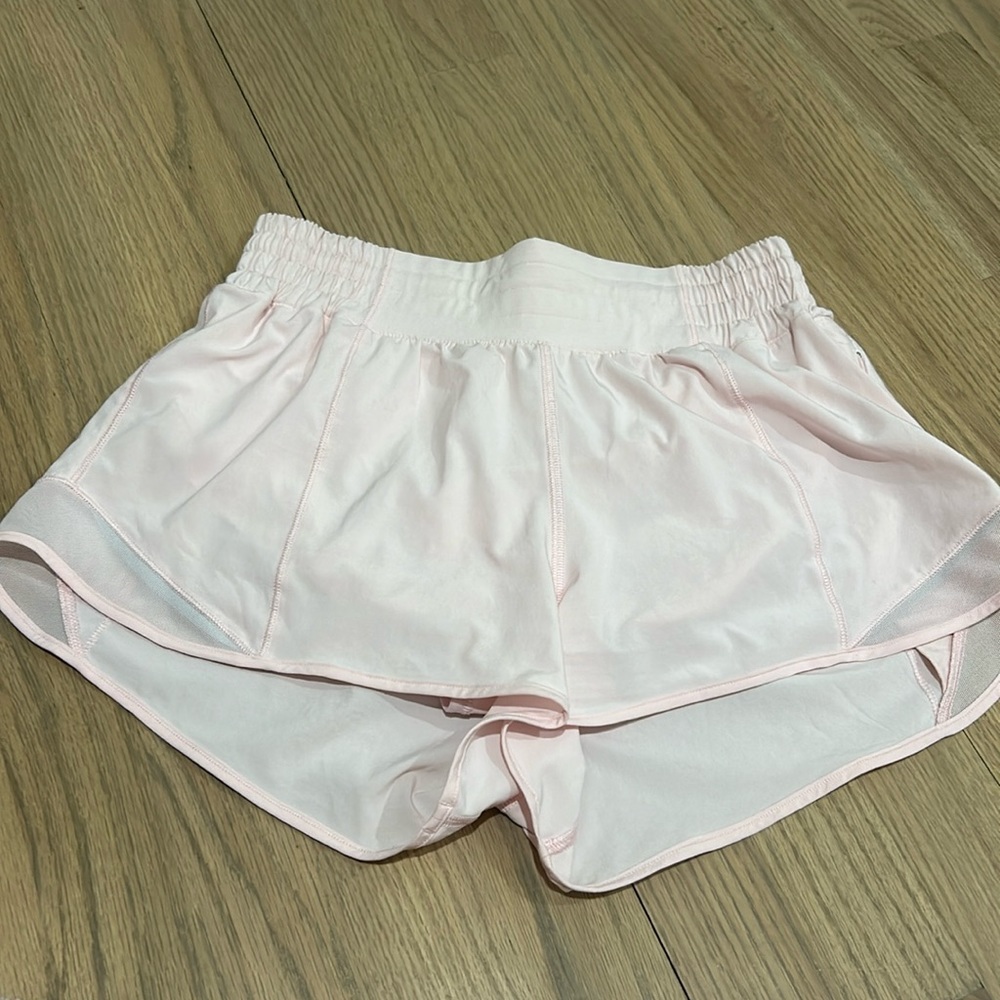 Lululemon strawberry milkshake high rise hotty hot shorts 2.5 inch